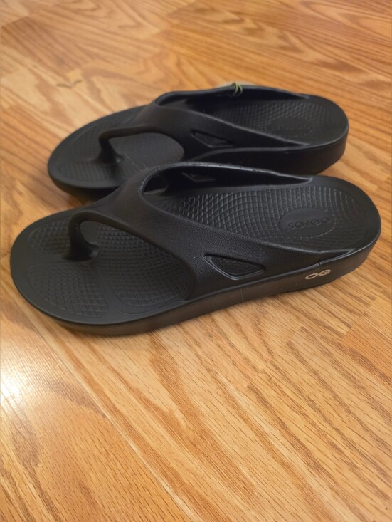 OOFOS Shoes - Oofos OOFoam Women’s Black Recovery Flip Flop